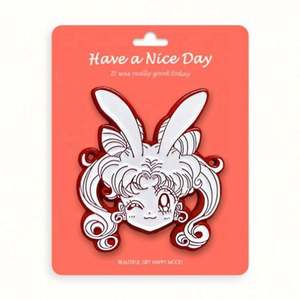 Insignias de letras con logotipo esmaltado, impresas en serigrafía, de aleación de aluminio, personalizadas por el fabricante, tipo pin para solapa de anime, para regalo, con base para pin de sombrero blando o rígido y tarjeta de soporte - Product Image 3