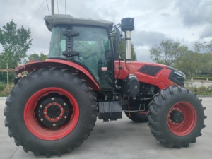 รถแทรกเตอร์การเกษตรขนาดใหญ่ TD Chassis 260 แรงม้า ขับเคลื่อน 4 ล้อ พร้อมเกียร์และเครื่องยนต์สำหรับใช้งานในฟาร์ม - Product Image 4