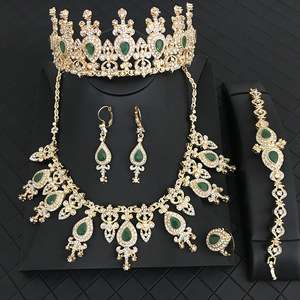 Set di Gioielli da Sposa Vintage Placcati Oro Turco con Bracciale, Orecchini, Collana, Anello e Corona per Matrimonio e Festa di Fidanzamento - Product Image 1