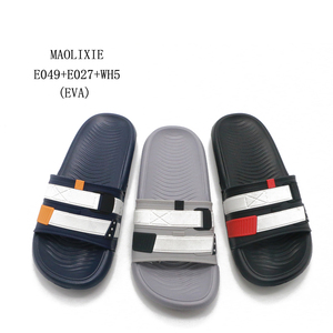 Women's Slippers — pantoufles à enfiler EVA pour hommes, babouches tendances et personnalisées de luxe, sandales originales - Product Image 1