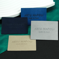 Écusson en cuir microfibre écologique personnalisé 3D en relief LOGO de marque étiquette de vêtements à coudre sur chapeau/chaussures/jeans