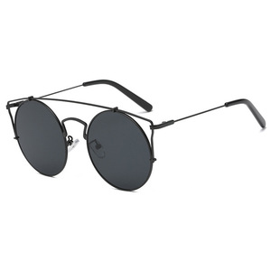 Gafas de sol de doble puente modernas y novedosas, unisex, con montura roja, lentes grises, protección UV400, estilo redondo, para mujeres y hombres - Product Image 4