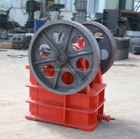 Concasseur à mâchoires compact PE-150*250 à moteur diesel avec pompe et boîte de vitesses, mini concasseur de roche pour excavatrice, Chine