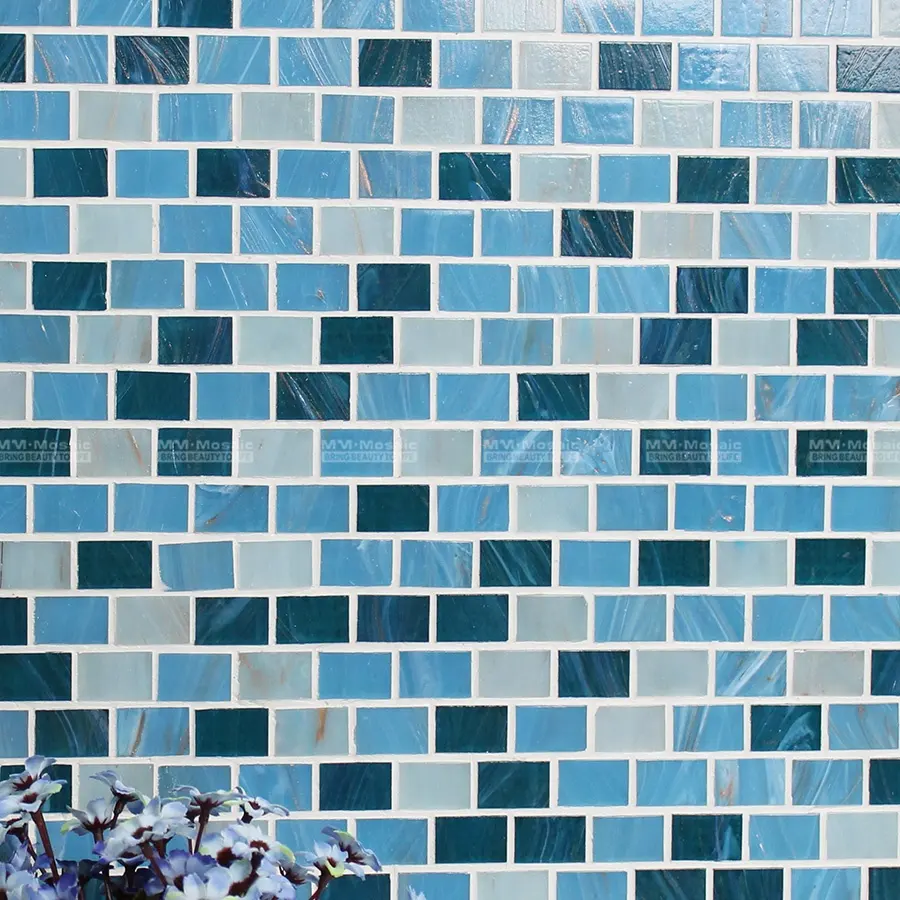 Foshan Precio de fábrica Hotel Villa Spa Fuente Proyecto Brickbond Hot Melt Color azul mezclado Piscina Azulejos Mosaico de vidrio