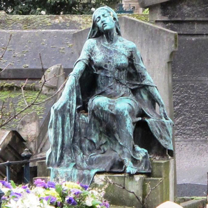 Ornement extérieur, sculpture funéraire en bronze avec patine verte, statue pour cimetières - Product Image 1