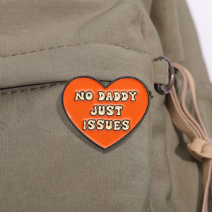 Vintage herzförmige Emaille Pin Legierung Brosche Revers Abzeichen Schmuck Geschenk für Freunde Kinder Großhandel - Product Image 2