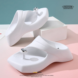 Guru – tongs à plateforme pour femmes, sandales d'été blanches à bout carré en EVA, chaussures de plage antidérapantes et respirantes - Product Image 1