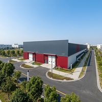 Entrepôt en structure métallique préfabriquée isolée, murs en panneaux sandwich ignifuges pour entrepôt frigorifique, utilisation en atelier industriel