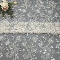 Tissu en dentelle brodée 3D en stock, tissu en maille brodé floral pour robe de mariée, rideau et décoration de mariage, vêtement