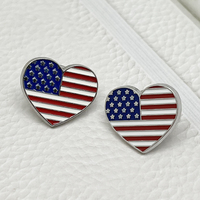 Épingle en forme de coeur USA Element Badge en métal moulé sous pression Drapeau de pays personnalisé Épinglette Patriotique Coeur Épingle en émail américain