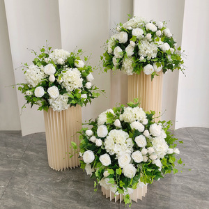 Arrangement de fleurs artificielles, roses roses mélangées, hortensias, fleurs orange, feuilles vertes, décoration de mariage, centre de table - Product Image 5