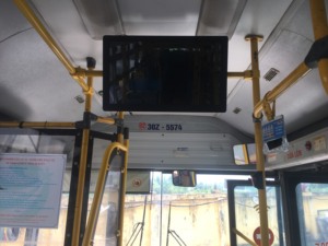 Nhà Máy Giá 24 inch LED xe buýt 4 gam Wifi mạng <span class=keywords><strong>video</strong></span> AD biển quảng cáo TV với Webcam máy ảnh và trở lại mái gắn Bracket - Product Image 2