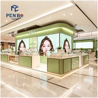 Présentoir mural de parfum en bois de verre personnalisé présentoir de magasin de maquillage de beauté vitrine et armoire de parfum