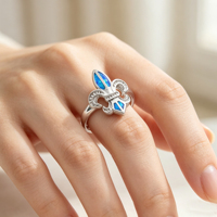 Bague Fleur de Lys en argent sterling avec opale bleue créée en laboratoire, d'inspiration vintage