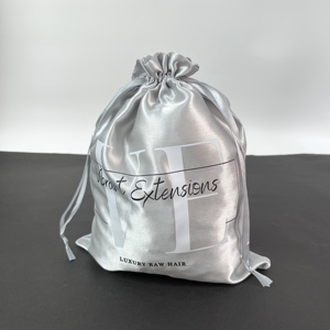 Sacs à cordon en satin doré personnalisés avec impression de logo blanc - Pochettes pour extensions de cheveux, pochettes en microfibre pour bijoux - Product Image 3