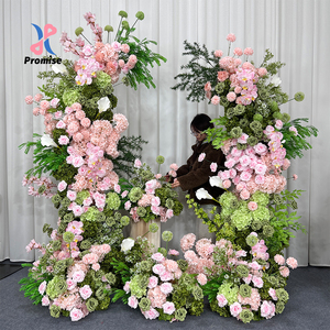 Set di <span class=keywords><strong>Fiori</strong></span> Artificiali <span class=keywords><strong>Rosa</strong></span> Pallido Abbinati a un Arco di Piante Verdi, Decorazione per Sfondo Matrimoniale, Accessori Floreali - Product Image 1