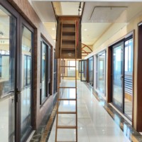 Escalier pliant d'extérieur Bieye en bois massif avec rampe en bois - Écologique et durable pour accès au grenier, au toit, à l'appartement, à l'entrepôt