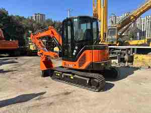 Miniexcavadora Usada Hitachi ZX50 de 5 Toneladas, de Segunda Mano, con Bulldozer, Usada en Japón - Product Image 2