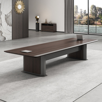 Mobilier de bureau en bois de style moderne Bureau de réunion et table de conférence avec panneau de 8 chaises Style bois