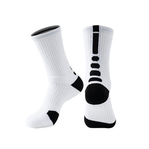 Chaussettes de sport en coton multicolores charmantes à motifs de dessins animés populaires, vente en gros, chaussettes personnalisées pour le printemps et l'automne, confortables pour femmes - Product Image 6