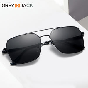 Gafas de Sol para Hombre Greyjack, Montura Completa, Lentes TAC con Protección UV400, Visión Nocturna, Polarizadas, para Conducir, Montura Dorada y Negra - Product Image 1