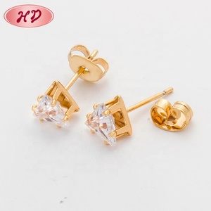 Boucles d'oreilles clous plaquées or, motif fleur creuse, zircon cubique, élégantes, pour femme, à porter au quotidien ou en soirée - Product Image 1