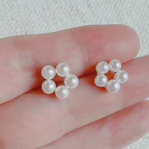 Pendientes de Perlas con Forma de Flor - Product Image 4