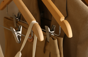 Lavinia Cintres <span class=keywords><strong>en</strong></span> bois avec logo personnalisé à bas prix Cintres avec clips Cintres pour pantalons <span class=keywords><strong>en</strong></span> bois - Product Image 6