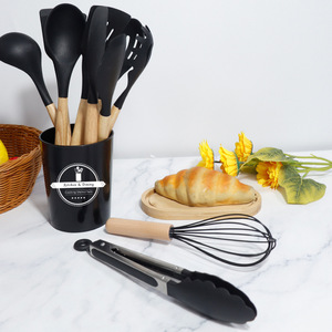 Juego de utensilios de cocina de 12 piezas con mango de madera de colores, utensilios de silicona de siete colores, kit esencial de suministros de cocina - Product Image 2