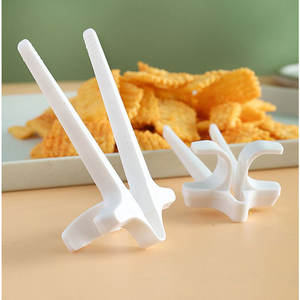 Baguettes mains libres en plastique réutilisables pour <span class=keywords><strong>manger</strong></span> sans les mains, pinces alimentaires pour camping, collation/jeu, anti-salissure, outil de cuisine (assortiment) - Product Image 4