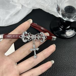 Gangmoホットガールスタイルワインレッドレザークロスチョーカーネックレスユニークで特徴的な女性鎖骨チェーンWhitenin - Product Image 5