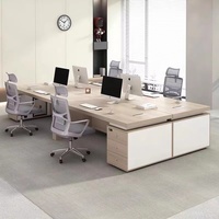 Escritorio Ejecutivo Extensible Moderno de Primera Calidad con Acabado de Panel de Madera para Oficina en Casa y Configuración de Espacio de Trabajo en Villa