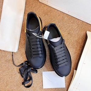 Chaussures de luxe haut de gamme pour hommes, baskets respirantes et tendance, chaussures épaisses noires personnalisées, chaussures de course en cuir véritable pour femmes - Product Image 4