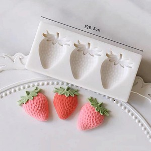 Strawberry Fondant Silicone Mold 8.8cm Flexible Cake Decorating Mold For Baking - Product Image 2