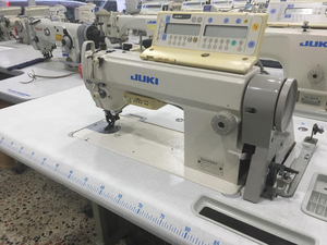<span class=keywords><strong>Machine</strong></span> <span class=keywords><strong>à</strong></span> <span class=keywords><strong>coudre</strong></span> industrielle JUKI DLU-5494N-7 d'occasion en excellent état, point noué simple, avec coupe-<span class=keywords><strong>fil</strong></span> <span class=keywords><strong>automatique</strong></span> et programme de recul de point. - Product Image 4