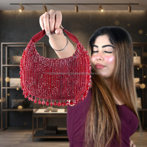 Sac de soirée élégant classique en forme de demi-lune orné de perles et de cristaux avec anse en anneau, léger pour les soirées - Product Image 3