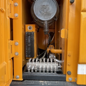 รถขุดไฮดรอลิกแบบตีนตะขาบ HYUNDAI R220LC-9S มือสอง ขนาด 22 ตัน เครื่องจักรก่อสร้าง - Product Image 6