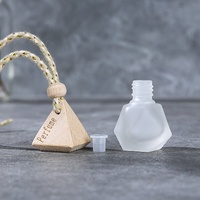 Vente en gros d'usine - Flacon diffuseur d'huile parfumée pour voiture en verre givré carré de 8 ml avec logo gravé et boîte cadeau