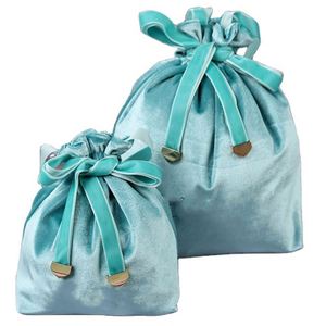 Pochette de maquillage personnalisable en velours de luxe léger avec cordon de serrage, portable pour le voyage, avec impression de motifs, fabriquée en toile - Product Image 2