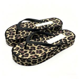 Sandales compensées à plateforme motif animalier tendance, tongs à talon haut pour femme, pantoufles d'été à semelle épaisse OEM ODM - Product Image 3