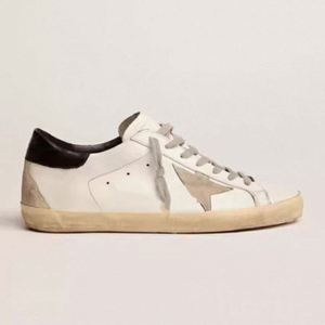 Baskets décontractées pour femmes de style vintage avec motif étoile, effet vieilli, talon dissimulé et fonction rehausseur de taille - Product Image 1
