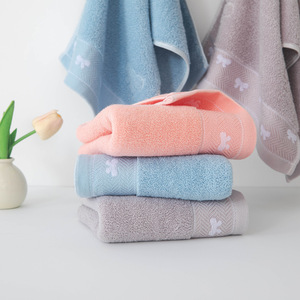 Serviettes Kim Ryan 35x75cm en polyester et coton absorbant et antibactérien pour bébé et usage familial - Product Image 4