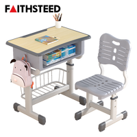 Ensemble bureau et chaise pour enfants avec étagère panier à structure métallique et hauteur réglable pour l'étude à domicile