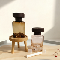 Bouteille diffuseur en verre transparent de luxe, épaisse, robuste et lisse, pour le stockage d'huiles aromatiques à domicile et la décoration intérieure.