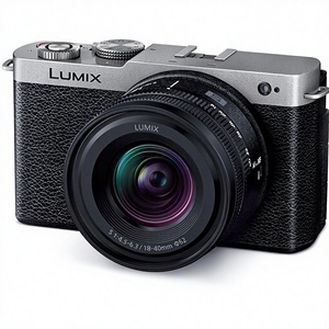 Appareil photo hybride plein format Panasonic S9 avec objectif S 18-40mm F4.5-6.3, (Argent) DC-S9NS (Modèle international) Capteur CMOS - Product Image 1
