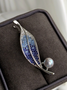 Colección de Broches de Perlas Surtidas al por Mayor de Fábrica, Perlas de Agua Dulce y del Mar del Sur, Broches de Hoja y Lazo Estilo Chino para Trajes - Product Image 1