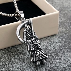 Pendentif Grim Reaper en acier inoxydable, collier unisexe, design squelette, thème géométrique asymétrique, bijou cadeau, accessoire de mode - Product Image 3
