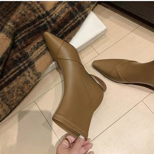 รองเท้าบูทหุ้มข้อกลางน่องหนังวัวแท้คุณภาพดี สีพื้น สไตล์เรโทร ตกแต่งด้วยเข็มขัด กันลื่น กันน้ำ สวมใส่สบาย ส้นหนา 1 นิ้ว ขายดีที่สุด - Product Image 3