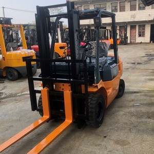 รถยกดีเซลญี่ปุ่นแท้ มือสอง 2.5 ตัน รุ่น FD25 พร้อมชุดเปลี่ยนทิศทางไฮดรอลิก คานยกสองตอน ยางตัน คุณภาพสูง สำหรับขายส่งออก - Product Image 2