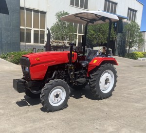 Tracteur agricole TT1004 4 roues motrices, attelage 3 points compatible avec divers équipements - Product Image 4